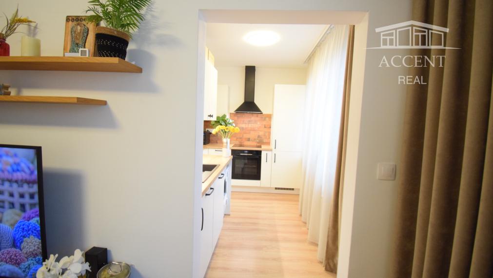 VEĽMI PEKNÝ, KVALITNE ZREKONŠTRUOVANÝ 3-IZBOVÝ BYT (70 M2)V RUŽINOVE VO VÝBORNEJ LOKALITE PLNEJ ZELENE