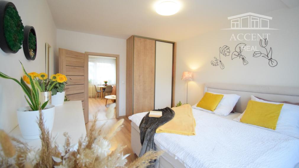 VEĽMI PEKNÝ, KVALITNE ZREKONŠTRUOVANÝ 3-IZBOVÝ BYT (70 M2)V RUŽINOVE VO VÝBORNEJ LOKALITE PLNEJ ZELENE