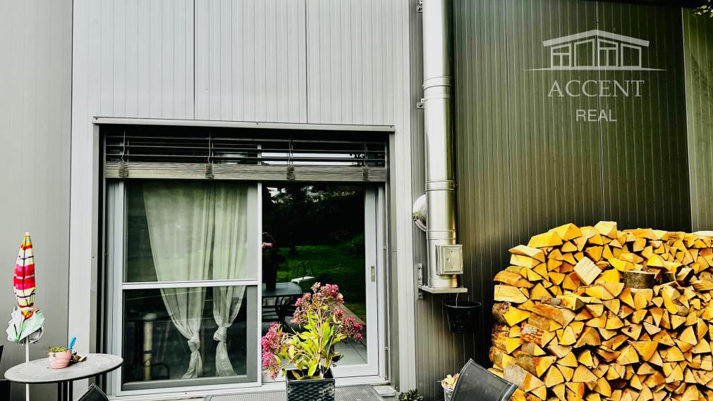 NÁDHERNÝ SLNEČNÝ POZEMOK POD LESOM (1427M2) S KOMPLETNE ZARIADENÝM 4-IZBOVÝM MOBILNÝM DOMOM (100M2) - PEKNÁ CESTA RAČA