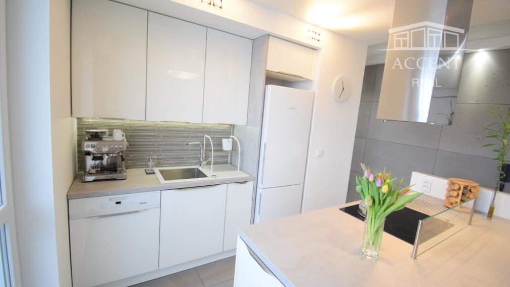 PRENÁJOM DIZAJNOVÉHO 2 - IZBOVÉHO BYTU SO ŠATNÍKOM A BALKÓNOM NA TRNÁVKE