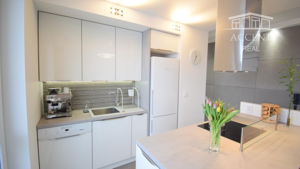 PRENÁJOM DIZAJNOVÉHO 2 - IZBOVÉHO BYTU SO ŠATNÍKOM A BALKÓNOM NA TRNÁVKE