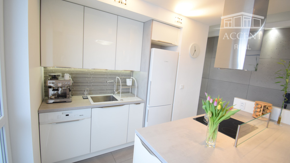 PRENÁJOM DIZAJNOVÉHO 2 - IZBOVÉHO BYTU SO ŠATNÍKOM A BALKÓNOM NA TRNÁVKE