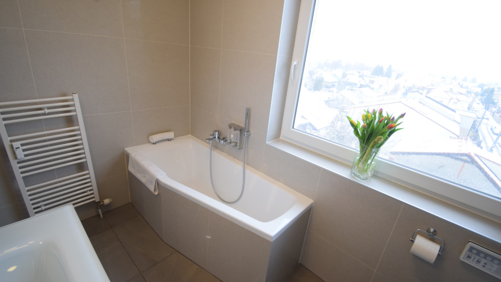 PRENÁJOM DIZAJNOVÉHO 2 - IZBOVÉHO BYTU SO ŠATNÍKOM A BALKÓNOM NA TRNÁVKE