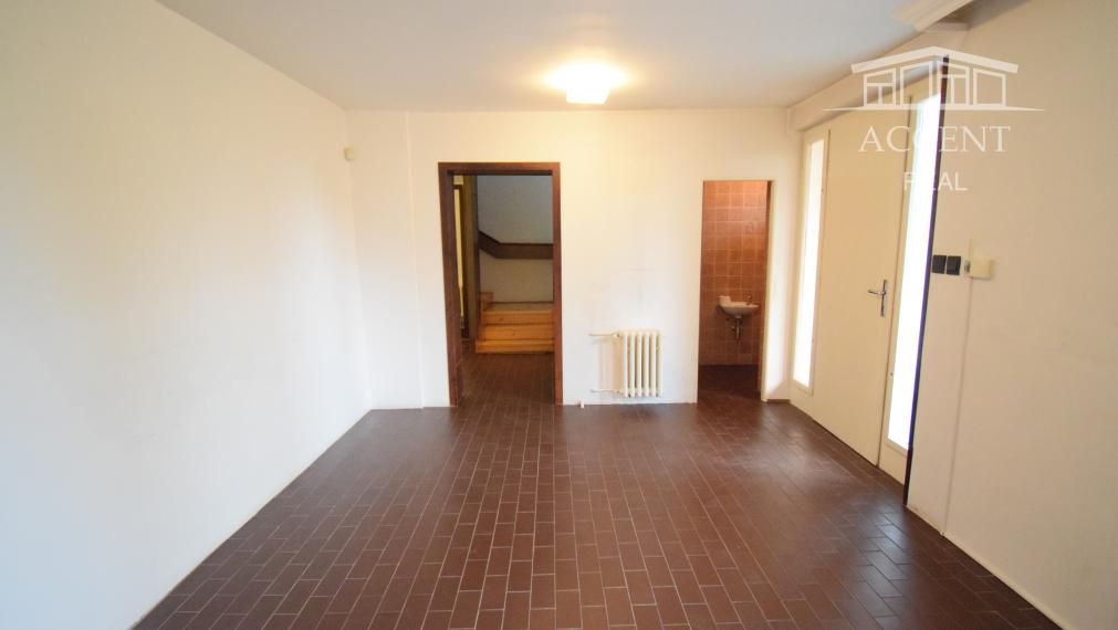 DVOJPODLAŽNÁ VILA (279M2) S PEKNÝM ROVINATÝM POZEMKOM(592M2) A NÁDHERNÝM VÝHĽADOM  - 6 PARKOVACÍCH MIEST