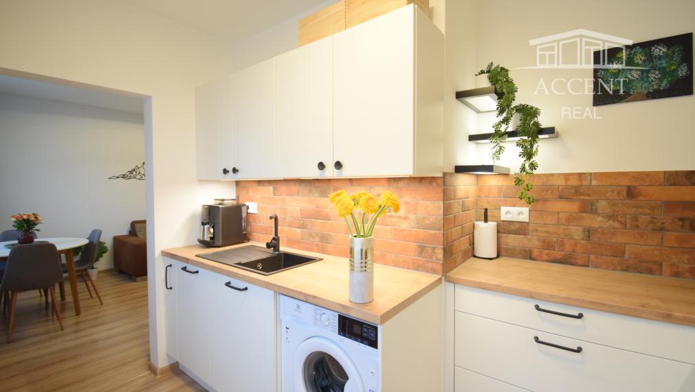 VEĽMI PEKNÝ, KVALITNE ZREKONŠTRUOVANÝ 3-IZBOVÝ BYT (70 M2)V RUŽINOVE VO VÝBORNEJ LOKALITE PLNEJ ZELENE