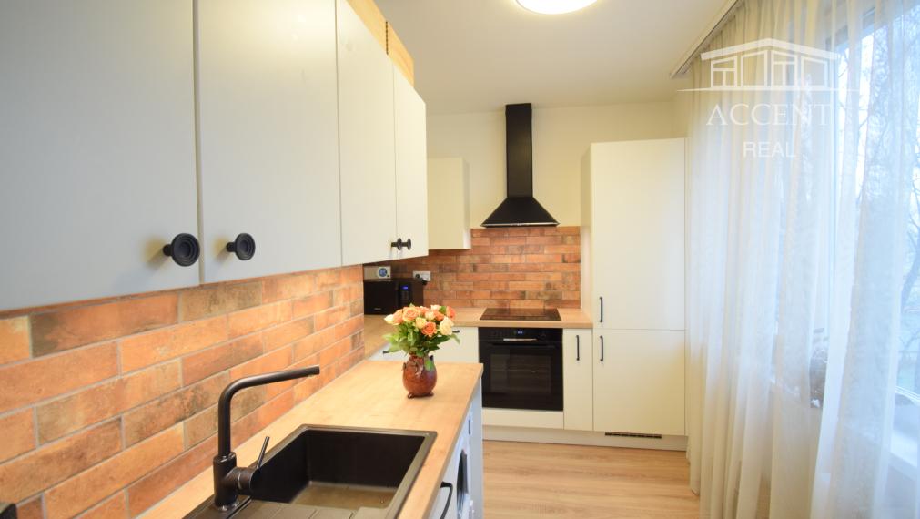 VEĽMI PEKNÝ, KVALITNE ZREKONŠTRUOVANÝ 3-IZBOVÝ BYT (70 M2)V RUŽINOVE VO VÝBORNEJ LOKALITE PLNEJ ZELENE