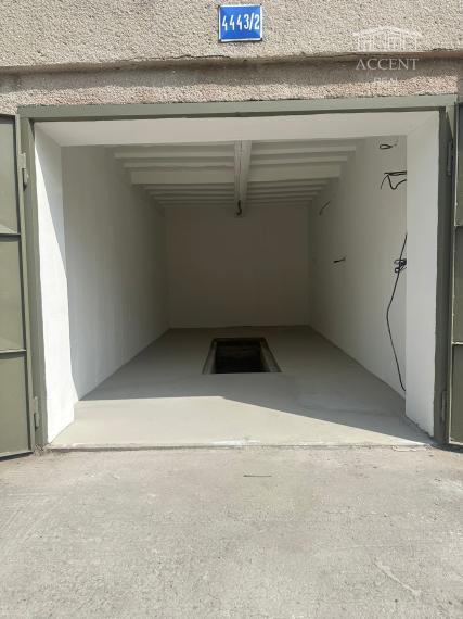 PREDAJ KOMPLETNE ZREKONŠTRUOVANEJ  GARÁŽE NA HANÁCKEJ ULICI V RUŽINOVE