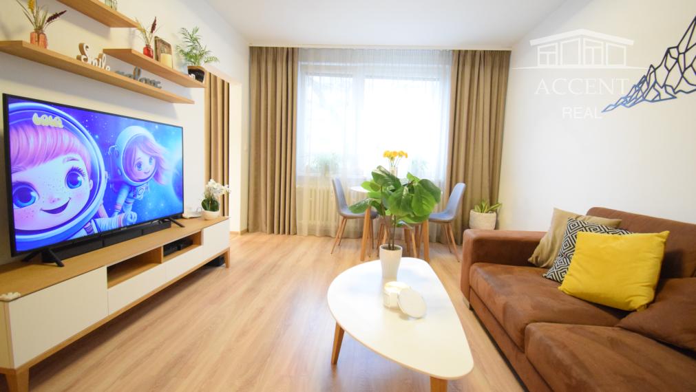 REZERVOVANÉ - VEĽMI PEKNÝ, KVALITNE ZREKONŠTRUOVANÝ 3-IZBOVÝ BYT (70 M2)V RUŽINOVE VO VÝBORNEJ LOKALITE PLNEJ ZELENE