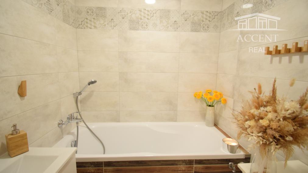 REZERVOVANÉ - VEĽMI PEKNÝ, KVALITNE ZREKONŠTRUOVANÝ 3-IZBOVÝ BYT (70 M2)V RUŽINOVE VO VÝBORNEJ LOKALITE PLNEJ ZELENE