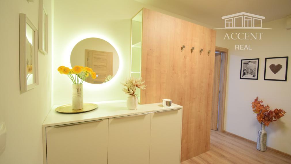 REZERVOVANÉ - VEĽMI PEKNÝ, KVALITNE ZREKONŠTRUOVANÝ 3-IZBOVÝ BYT (70 M2)V RUŽINOVE VO VÝBORNEJ LOKALITE PLNEJ ZELENE