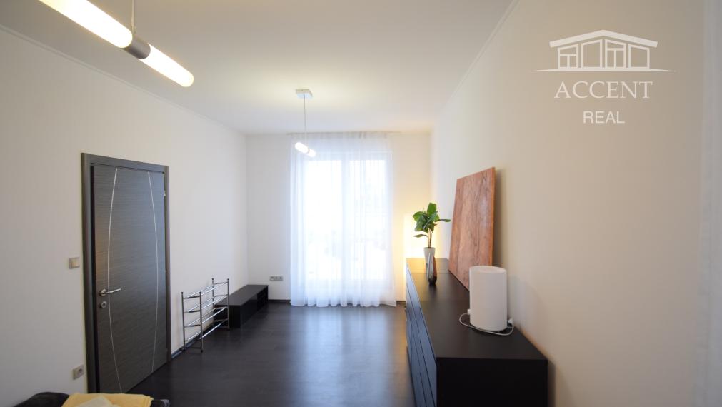 2 IZBOVÝ BYT V UZAVRETOM AREÁLI S KRÁSNOU VEĽKOU TERASOU A PARKOVACÍM MIESTOM (151,38m2)