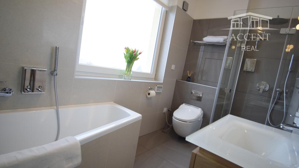 PRENÁJOM DIZAJNOVÉHO 2 - IZBOVÉHO BYTU SO ŠATNÍKOM A BALKÓNOM NA TRNÁVKE