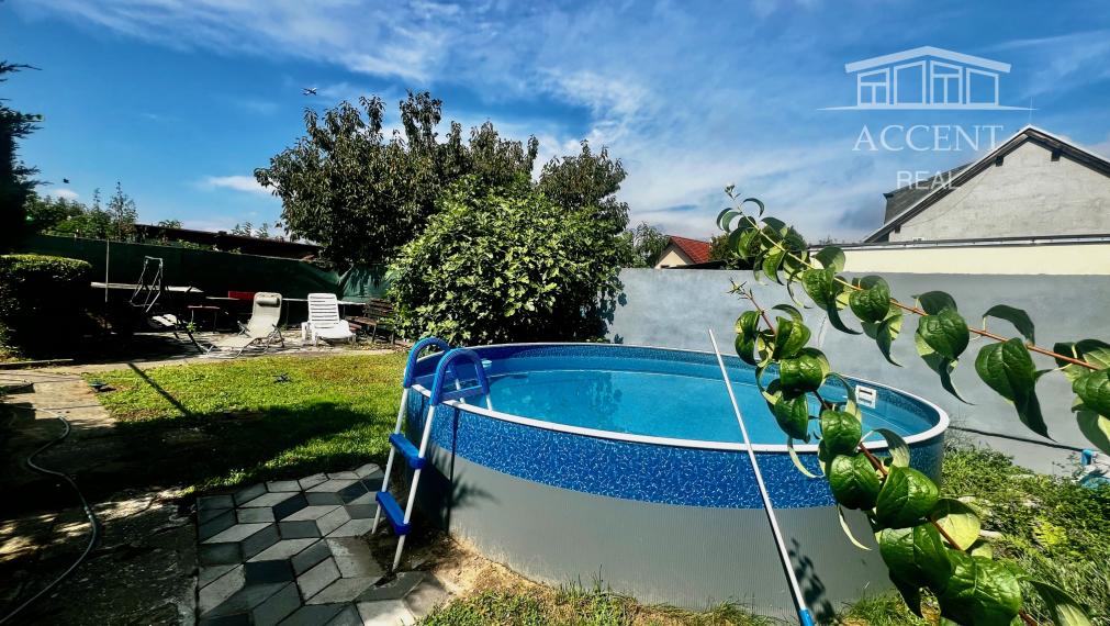 RODINNÝ DOM V CENTRE IVÁNKY PRI DUNAJI- FARNIANSKA UL. (POZEMOK 416M2)