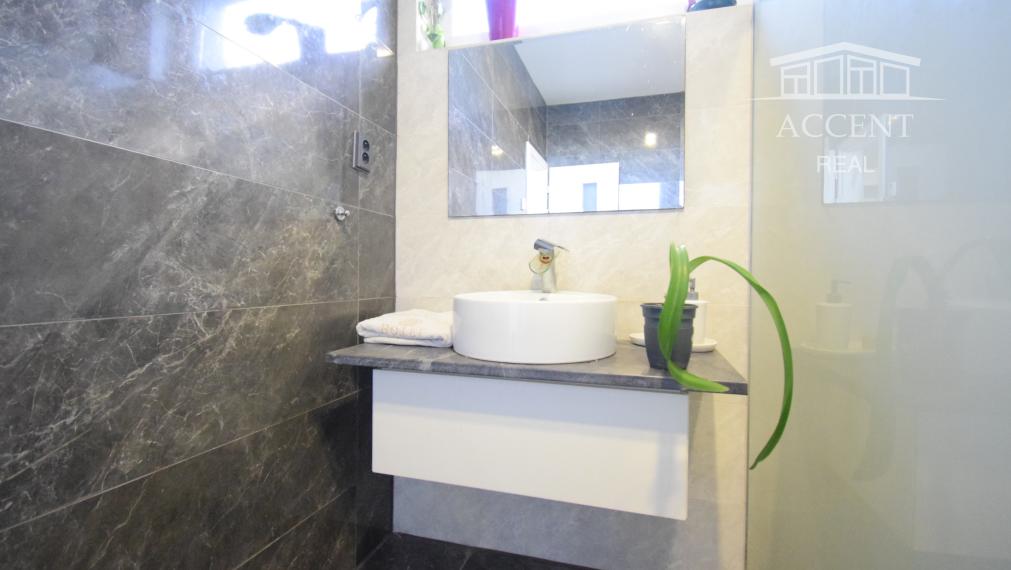 NÁDHERNÝ SLNEČNÝ POZEMOK POD LESOM (1427M2) S KOMPLETNE ZARIADENÝM 4-IZBOVÝM MOBILNÝM DOMOM (100M2) - PEKNÁ CESTA RAČA