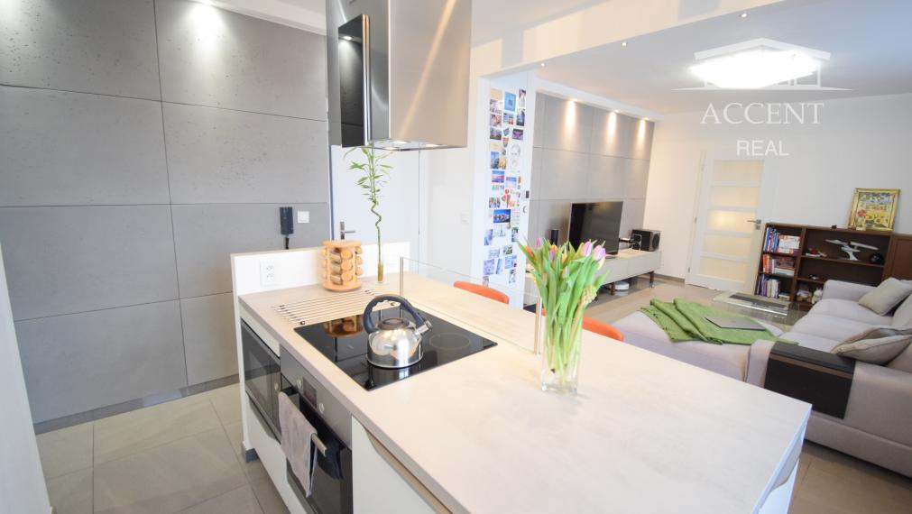 PRENÁJOM DIZAJNOVÉHO 2 - IZBOVÉHO BYTU SO ŠATNÍKOM A BALKÓNOM NA TRNÁVKE