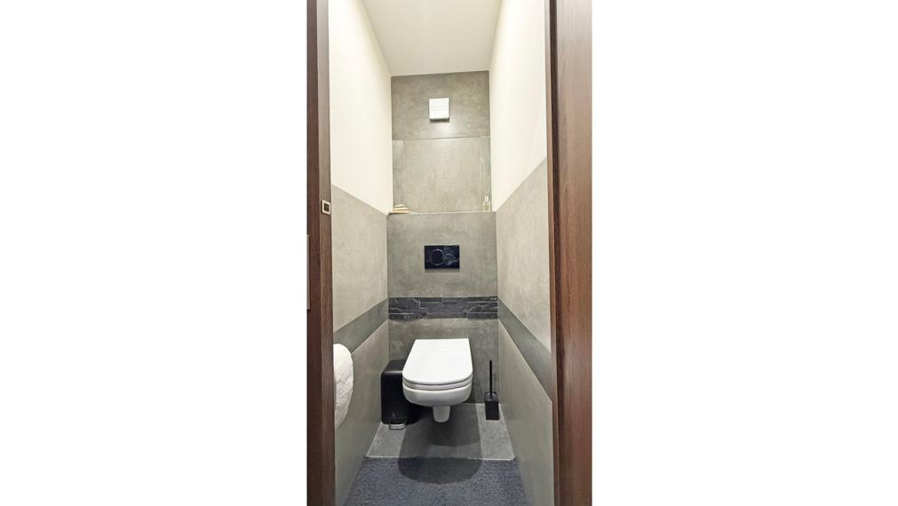 VEĽMI PEKNÝ, KVALITNE ZREKONŠTRUOVANÝ 3,5 - IZBOVÝ BYT V PETRŽALKE VO VÝBORNEJ LOKALITE PLNEJ ZELENE