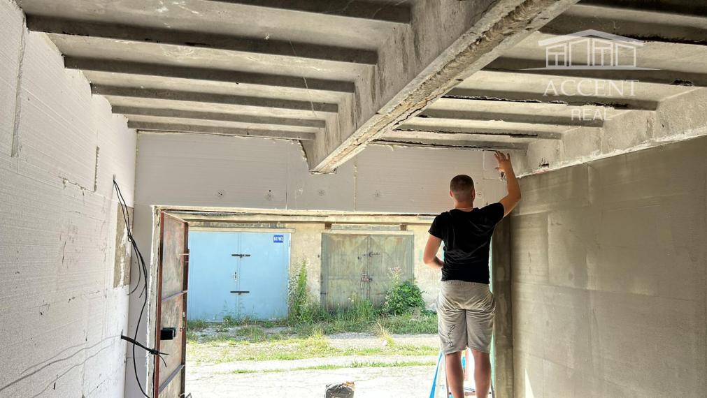 PREDAJ KOMPLETNE ZREKONŠTRUOVANEJ  GARÁŽE NA HANÁCKEJ ULICI V RUŽINOVE