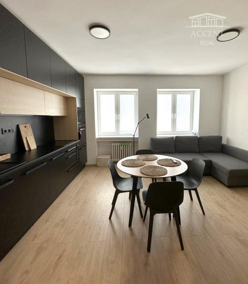 PREDAJ 1 IZBOVÝ BYT S KRÁSNOU VÝMEROU ( 54 m2) V CENTRE MESTA - ŠANCOVÁ ULICA