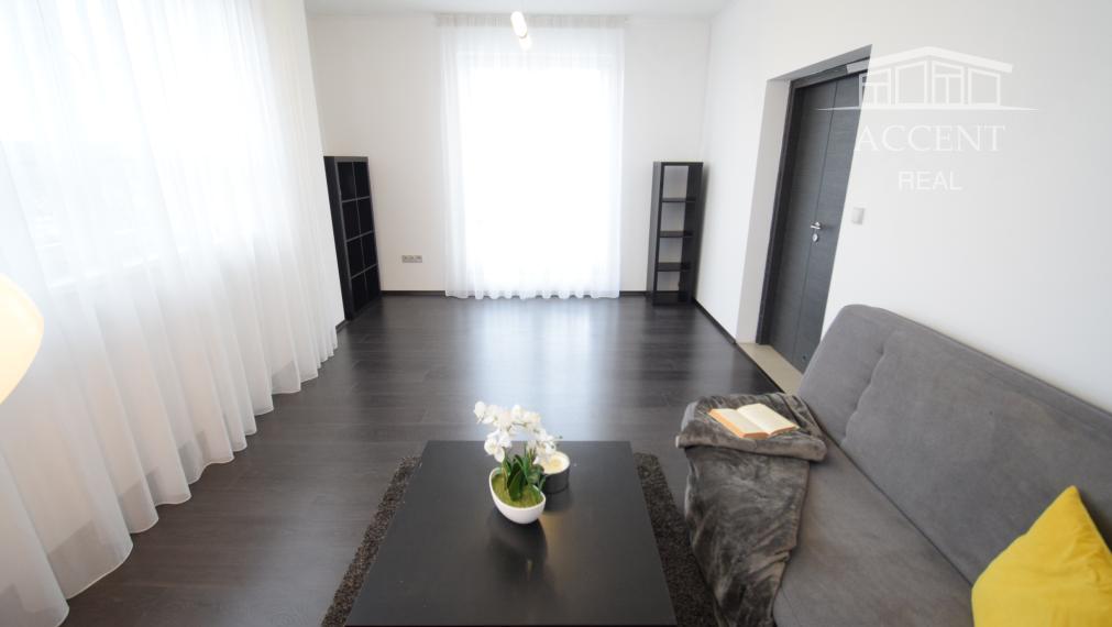 2 IZBOVÝ BYT V UZAVRETOM AREÁLI S KRÁSNOU VEĽKOU TERASOU A PARKOVACÍM MIESTOM (151,38m2)