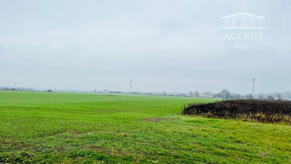 PEKNÝ REKREAČNÝ POZEMOK (ZÁHRADA, 818M2) V ČUNOVE