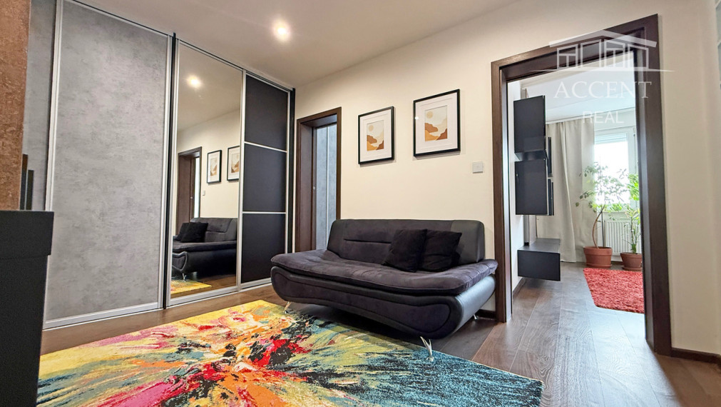 VEĽMI PEKNÝ, KVALITNE ZREKONŠTRUOVANÝ 4-IZBOVÝ BYT V PETRŽALKE VO VÝBORNEJ LOKALITE PLNEJ ZELENE