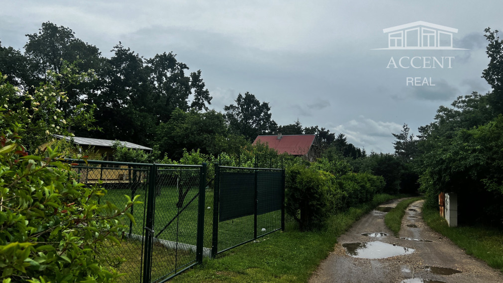 LESNÝ POZEMOK V SUSEDSTVE CHATOVEJ OSADY - 4845M2 - DEVÍNSKE JAZERO