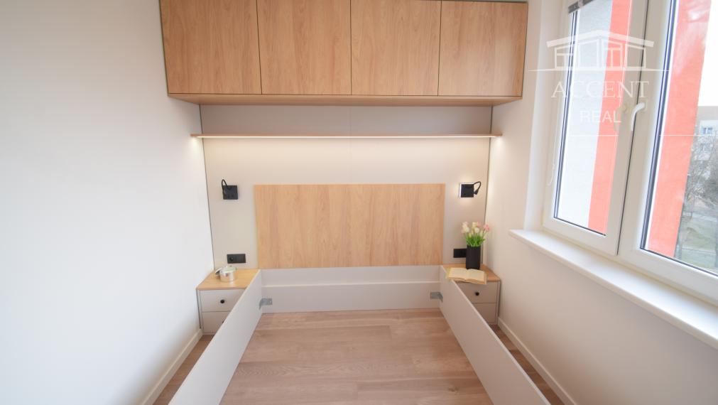 PRENÁJOM SLNEČNÉHO, KOMPLETNE ZREKONŠTRUOVANÉHO 2 IZBOVÉHO BYTU NA STREČIANSKEJ ULICI S PIVNIČNOU KOBKOU