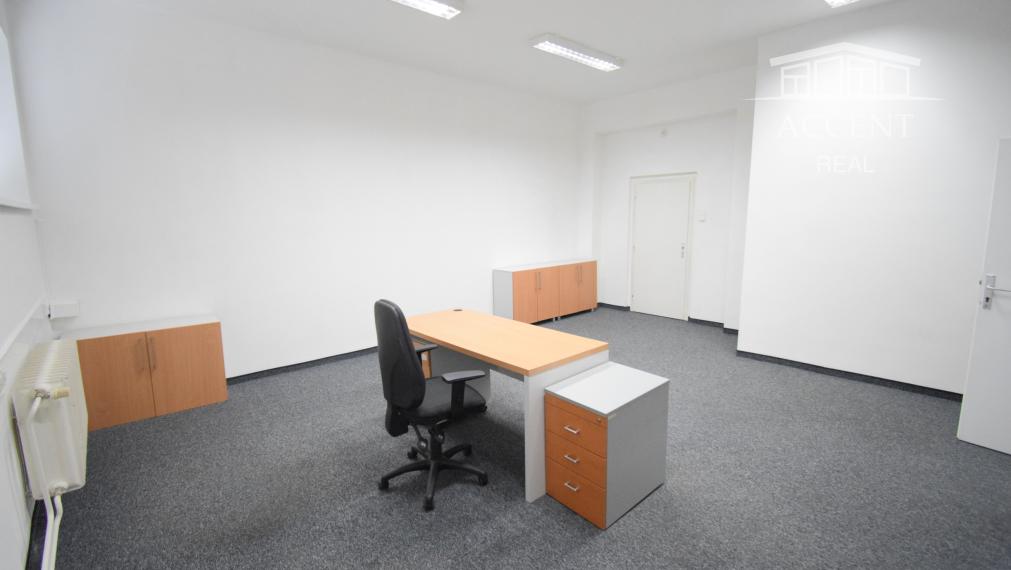 PRENÁJOM POSLEDNÝCH DVOCH ZARIADENÝCH KANCELÁRIÍ S PARKOVACÍMI MIESTAMI - FREKVENTOVANÁ IVANSKÁ CESTA