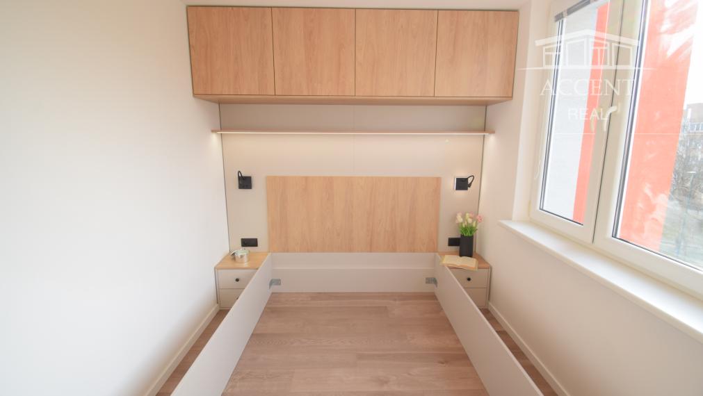 PRENÁJOM SLNEČNÉHO, KOMPLETNE ZREKONŠTRUOVANÉHO 2 IZBOVÉHO BYTU NA STREČIANSKEJ ULICI S PIVNIČNOU KOBKOU