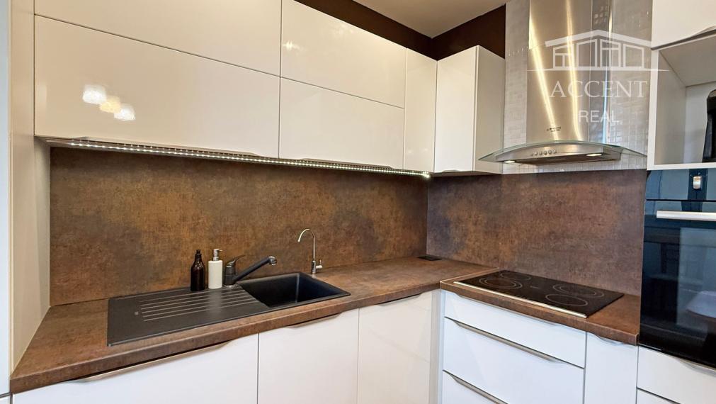 VEĽMI PEKNÝ, KVALITNE ZREKONŠTRUOVANÝ 3,5 - IZBOVÝ BYT V PETRŽALKE VO VÝBORNEJ LOKALITE PLNEJ ZELENE