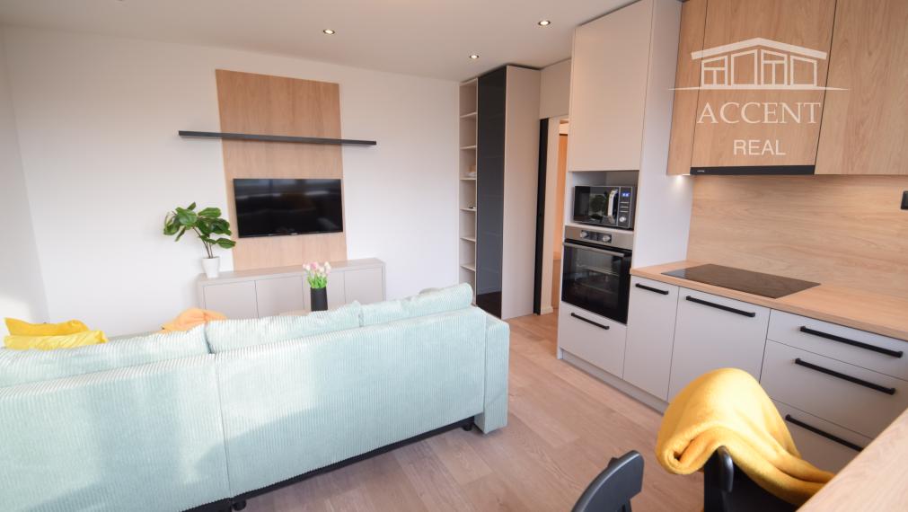 PRENÁJOM SLNEČNÉHO, KOMPLETNE ZREKONŠTRUOVANÉHO 2 IZBOVÉHO BYTU NA STREČIANSKEJ ULICI S PIVNIČNOU KOBKOU