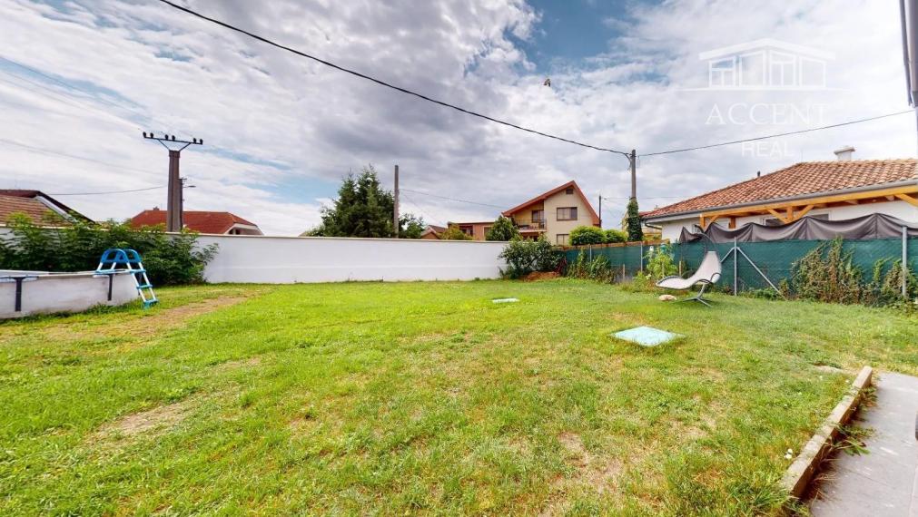 BUNGALOV V POKOJNEJ LOKALITE S PEKNÝM ROŽNÝM POZEMKOM (538M2) - MOST PRI BRATISLAVE