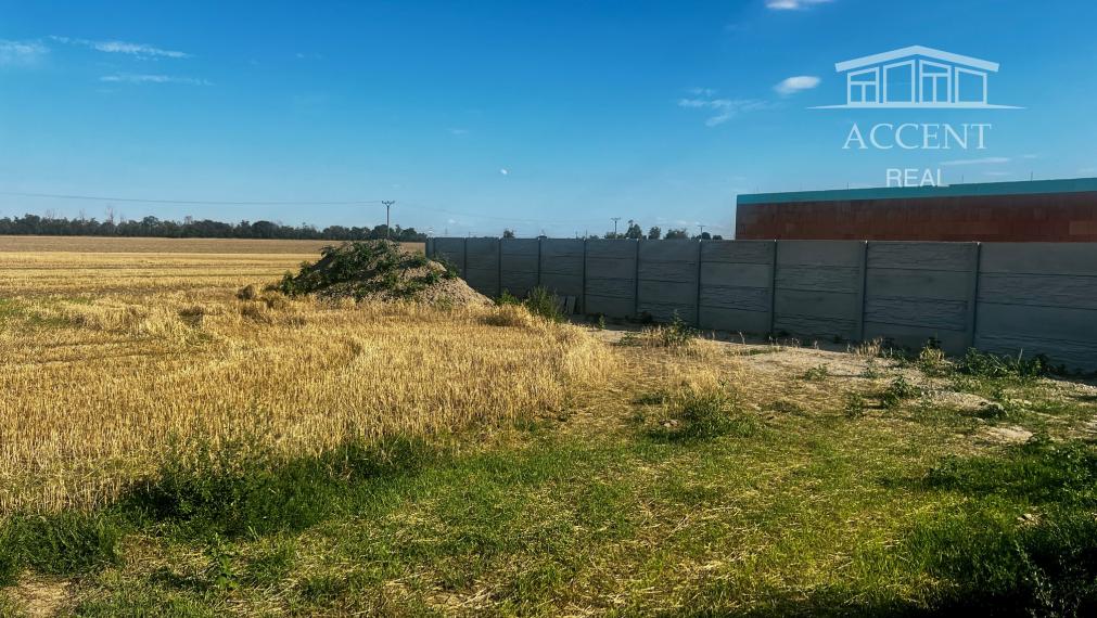 ROŽNÝ VOĽNÝ STAVEBNÝ POZEMOK (612M2),  SKVELÁ POLOHA -  MOST PRI BRATISLAVE