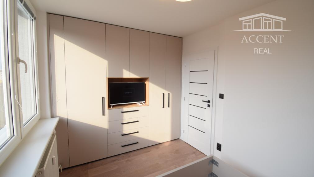 PRENÁJOM SLNEČNÉHO, KOMPLETNE ZREKONŠTRUOVANÉHO 2 IZBOVÉHO BYTU NA STREČIANSKEJ ULICI S PIVNIČNOU KOBKOU