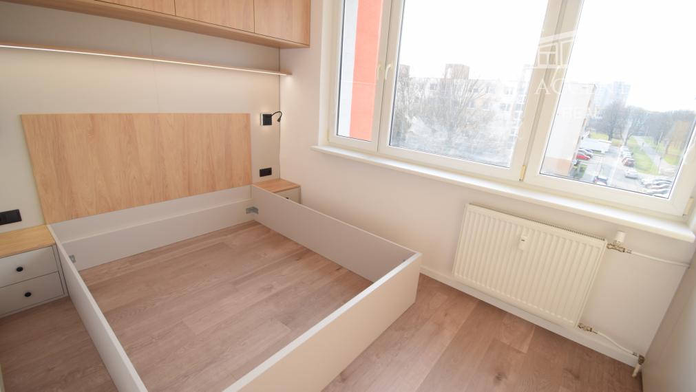 PRENÁJOM SLNEČNÉHO, KOMPLETNE ZREKONŠTRUOVANÉHO 2 IZBOVÉHO BYTU NA STREČIANSKEJ ULICI S PIVNIČNOU KOBKOU