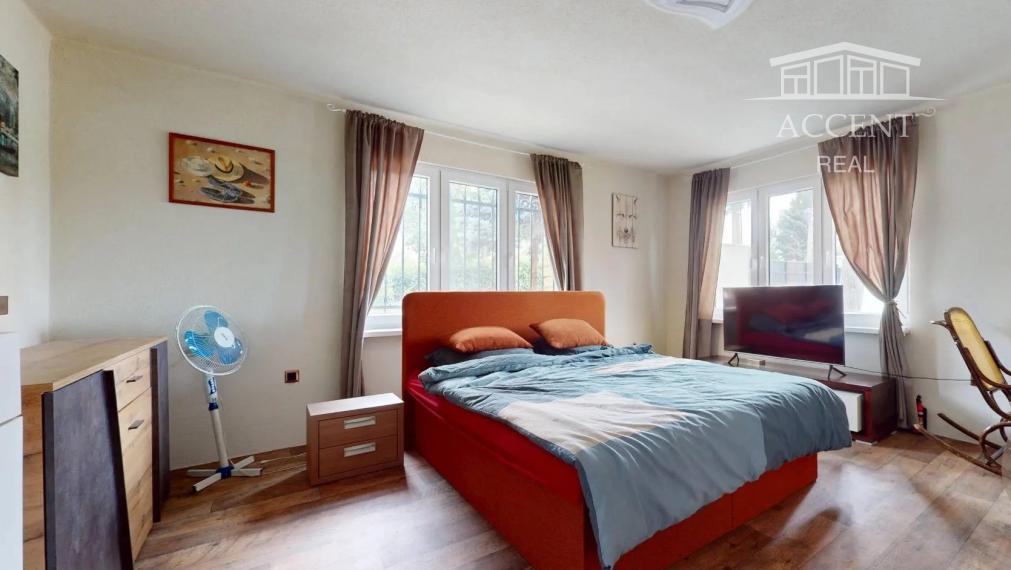 RODINNÝ DOM (107M2) V POKOJNEJ LOKALITE S PEKNÝM ROŽNÝM POZEMKOM (538M2) - MOST PRI BRATISLAVE