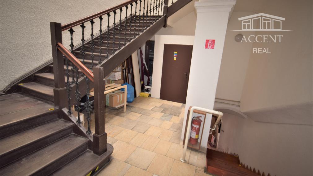 NÁDHERNÁ HISTORICKÁ BUDOVA   V CENTRE BANSKEJ BYSTRICE (1700m2)