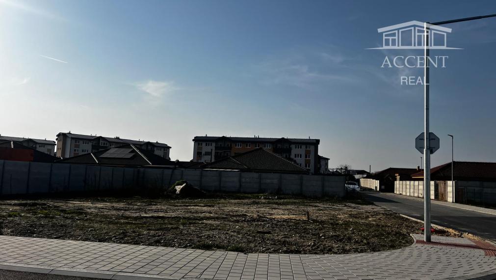 ROŽNÝ VOĽNÝ STAVEBNÝ POZEMOK (612M2),  SKVELÁ POLOHA -  MOST PRI BRATISLAVE