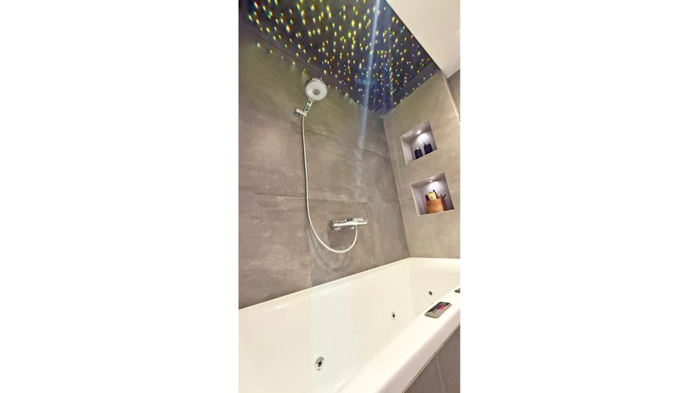 VEĽMI PEKNÝ, KVALITNE ZREKONŠTRUOVANÝ 3,5 - IZBOVÝ BYT V PETRŽALKE VO VÝBORNEJ LOKALITE PLNEJ ZELENE