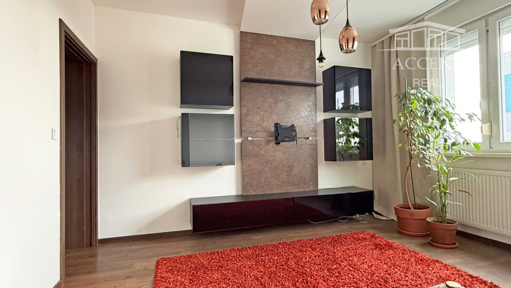 VEĽMI PEKNÝ, KVALITNE ZREKONŠTRUOVANÝ 4-IZBOVÝ BYT V PETRŽALKE VO VÝBORNEJ LOKALITE PLNEJ ZELENE