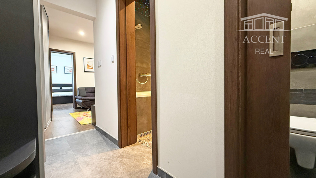 VEĽMI PEKNÝ, KVALITNE ZREKONŠTRUOVANÝ 4-IZBOVÝ BYT V PETRŽALKE VO VÝBORNEJ LOKALITE PLNEJ ZELENE