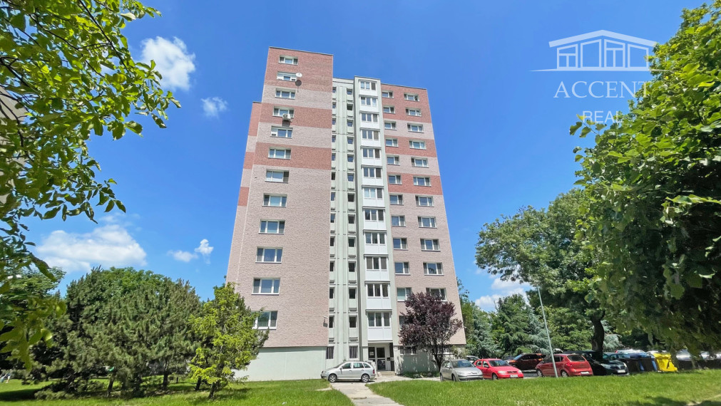 VEĽMI PEKNÝ, KVALITNE ZREKONŠTRUOVANÝ 4-IZBOVÝ BYT V PETRŽALKE VO VÝBORNEJ LOKALITE PLNEJ ZELENE