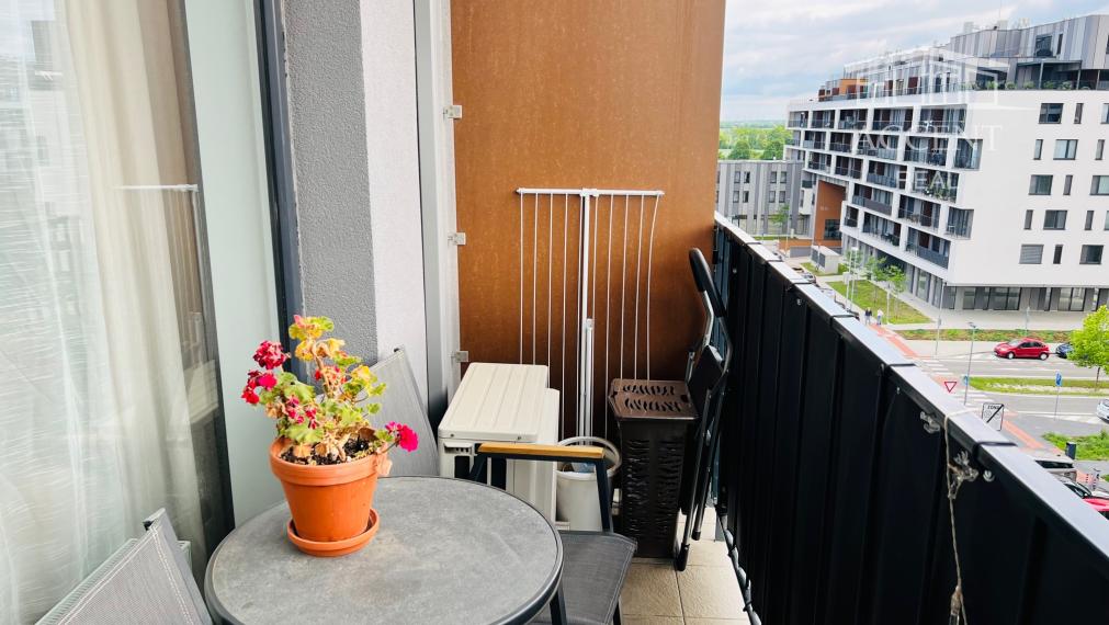 PRENÁJOM VEĽMI PEKNÉHO KLIMATIZOVANÉHO  JEDNOIZBOVÉHO BYTU S LOGGIOU A S PARKOVACÍM MIESTOM - SLNEČNICE