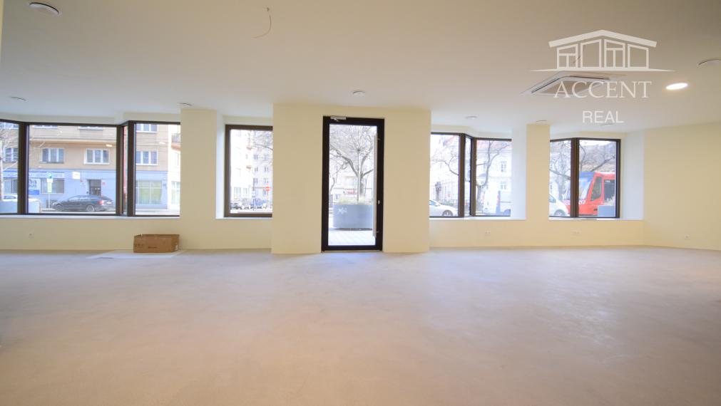 PRÉMIOVÉ OBCHODNÉ PRIESTORY S VÝKLADMI NA FREKVENTOVANEJ ULICI V CENTRE - KRÍŽNA UL.