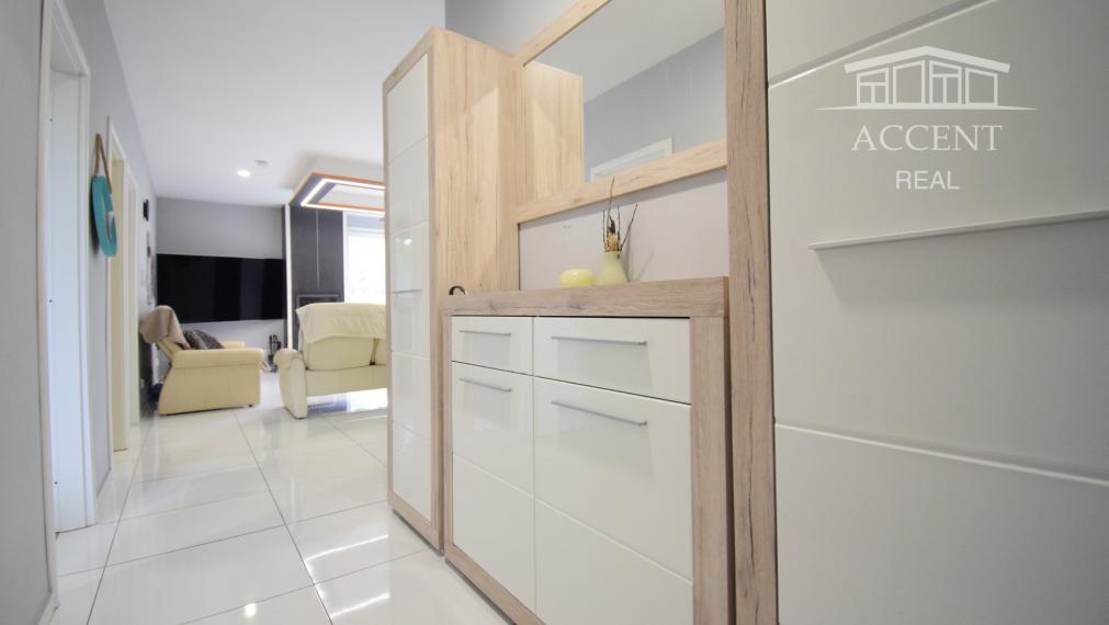 KOMPLETNE ZARIADENÝ 4- IZBOVÝ MOBILNÝ DOM S TERASOU S KRÁSNYM SLNEČNÝM POZEMKOM (1427M2) - PEKNÁ CESTA RAČA