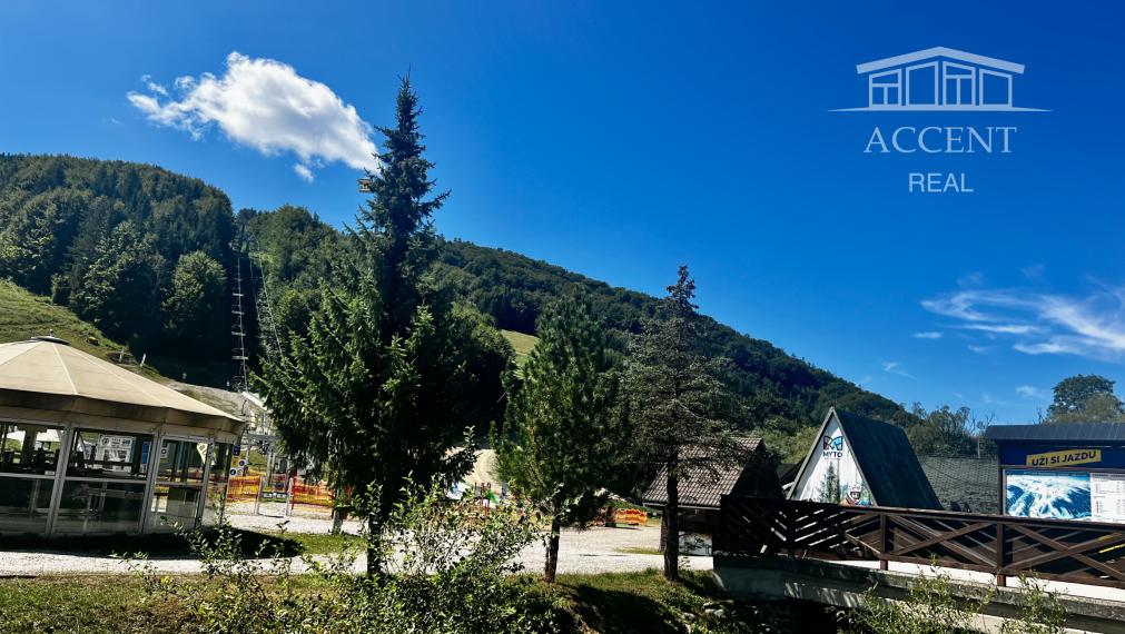 REKREAČNÉ CHATY (116M2) V ŠTANDARDE S KUCHYŇOU -  V NÁDHERNEJ LOKALITE LYŽIARSKEHO STREDISKA MÝTO POD ĎUMBIEROM