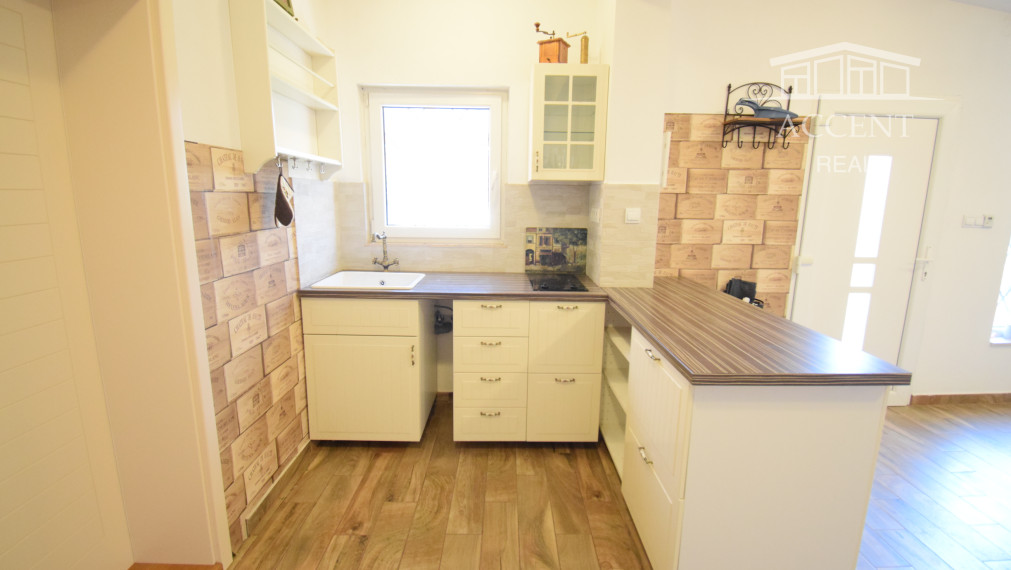 2-IZBOVÝ BYT V DOMČEKU S TERASOU, PARKOVANÍM A KRÁSNOU ZÁHRADOU