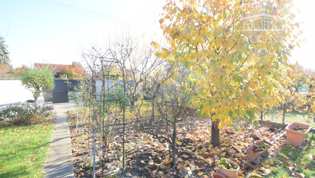 2-IZBOVÝ BYT V DOMČEKU S TERASOU, PARKOVANÍM A KRÁSNOU ZÁHRADOU