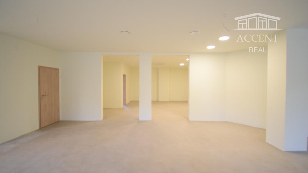 PRÉMIOVÉ OBCHODNÉ PRIESTORY S VÝKLADMI NA FREKVENTOVANEJ ULICI V CENTRE - KRÍŽNA UL.