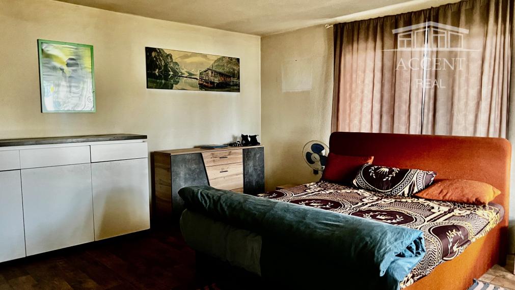 BUNGALOV V POKOJNEJ LOKALITE S PEKNÝM ROŽNÝM POZEMKOM (538M2) - MOST PRI BRATISLAVE